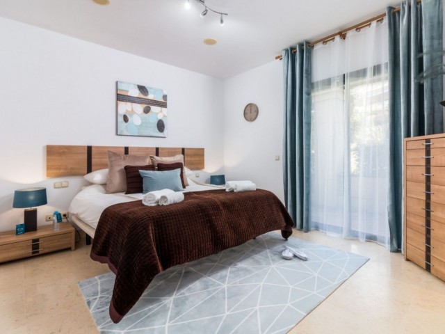Apartamento con 2 Dormitorios  en Benahavís