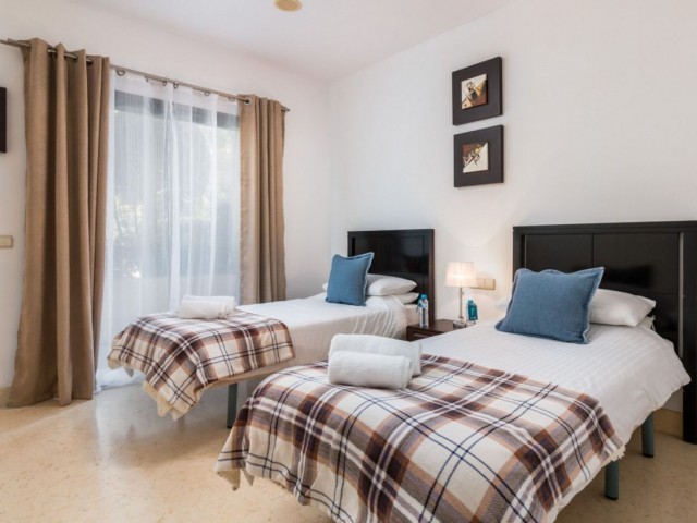Apartamento con 2 Dormitorios  en Benahavís