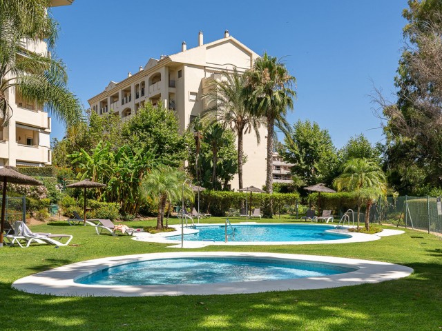 Apartamento, Guadalmina Alta, R5079922