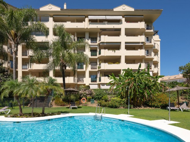 2 Bedrooms Apartment in Guadalmina Alta