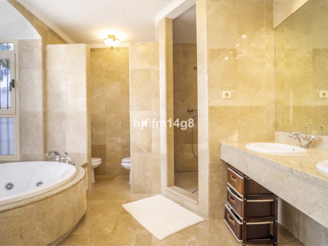 3 Bedrooms Townhouse in Nueva Andalucía