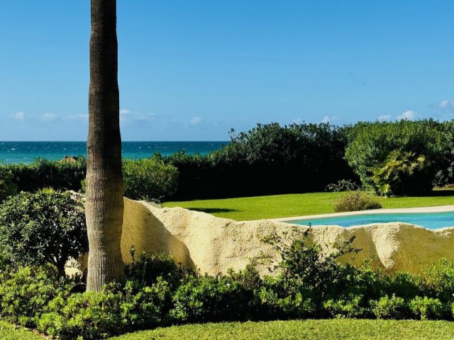 2 Bedrooms Apartment in Elviria
