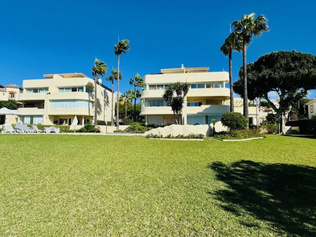 2 Bedrooms Apartment in Elviria