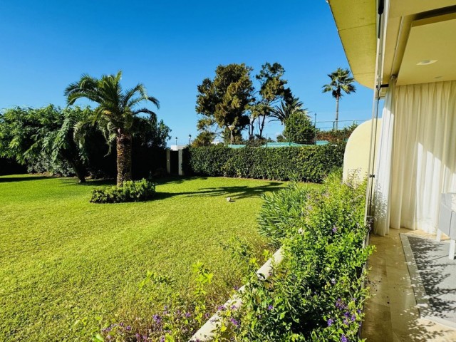 2 Bedrooms Apartment in Elviria