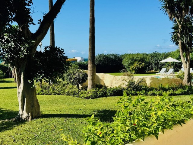 2 Bedrooms Apartment in Elviria