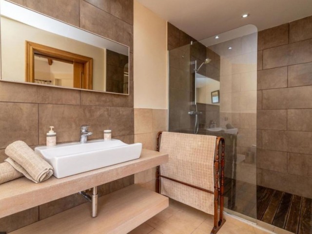 5 Bedrooms Villa in Los Flamingos