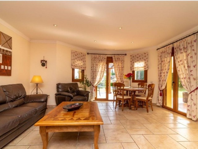 5 Bedrooms Villa in Los Flamingos