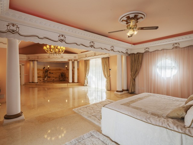 6 Bedrooms Villa in Sotogrande