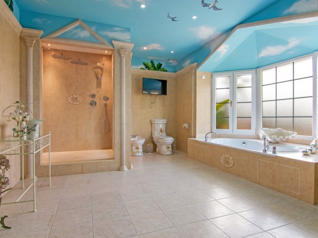 6 Bedrooms Villa in Sotogrande