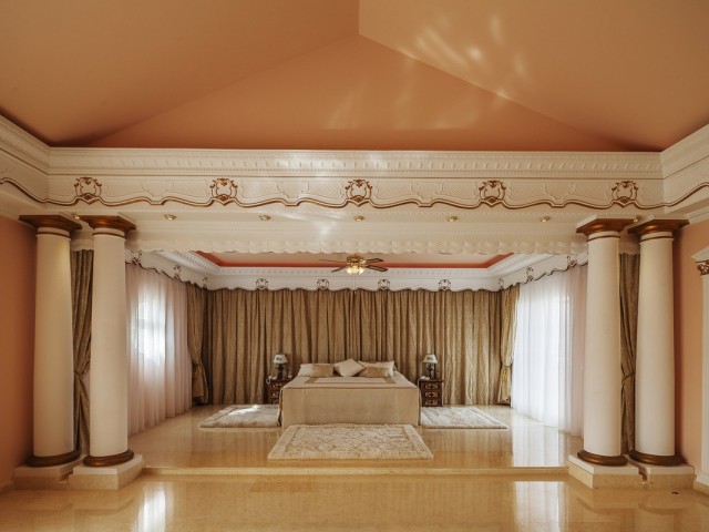 6 Bedrooms Villa in Sotogrande