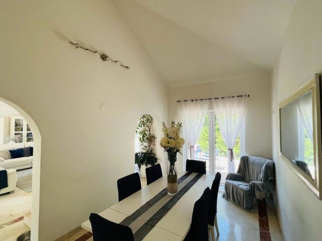 4 Bedrooms Villa in Sotogrande