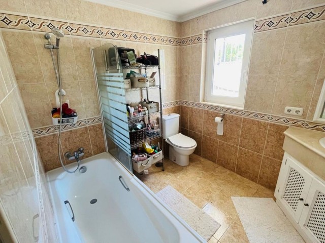 4 Bedrooms Villa in Sotogrande