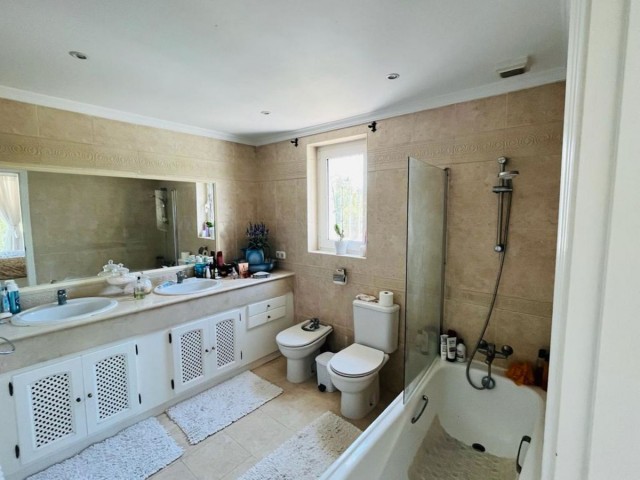 4 Bedrooms Villa in Sotogrande