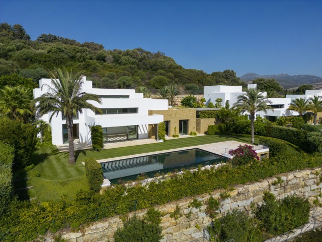 Villa con 5 Dormitorios  en Casares