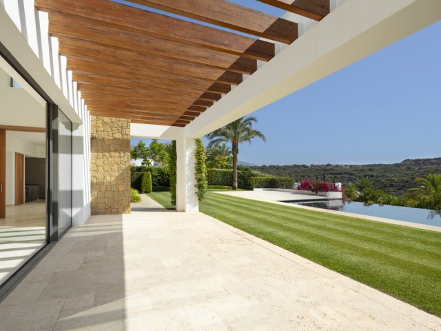 Villa con 5 Dormitorios  en Casares