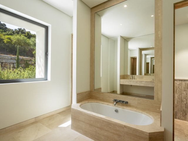 Villa con 5 Dormitorios  en Casares