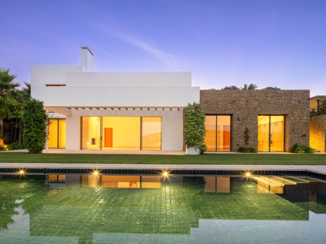 Villa con 5 Dormitorios  en Casares