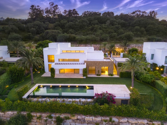 Villa con 5 Dormitorios  en Casares