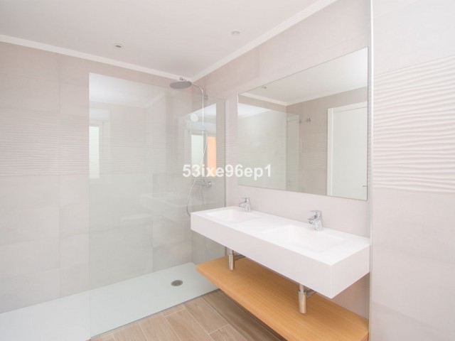 4 Bedrooms Townhouse in El Paraiso