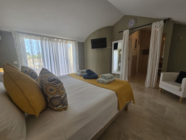 2 Bedrooms Apartment in Elviria