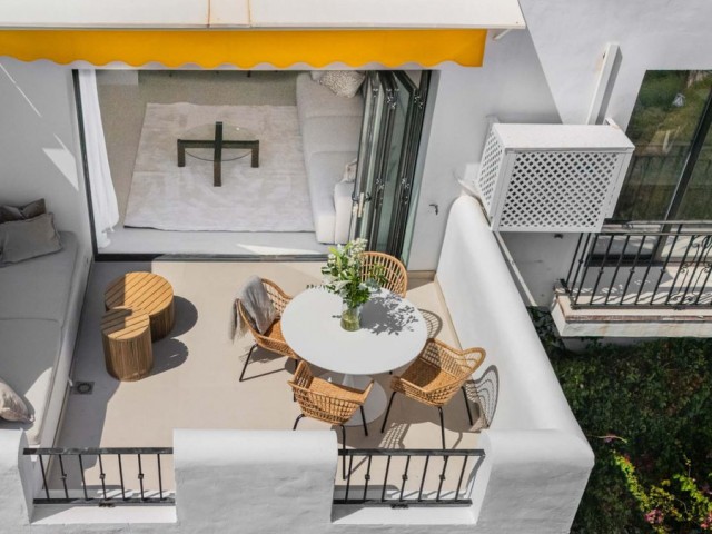 Apartamento con 3 Dormitorios  en Benahavís
