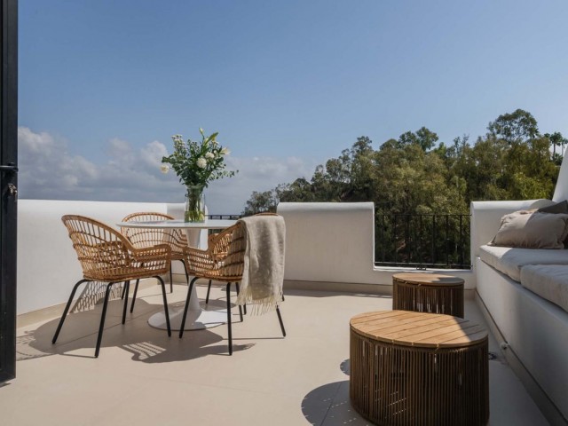 Apartamento con 3 Dormitorios  en Benahavís