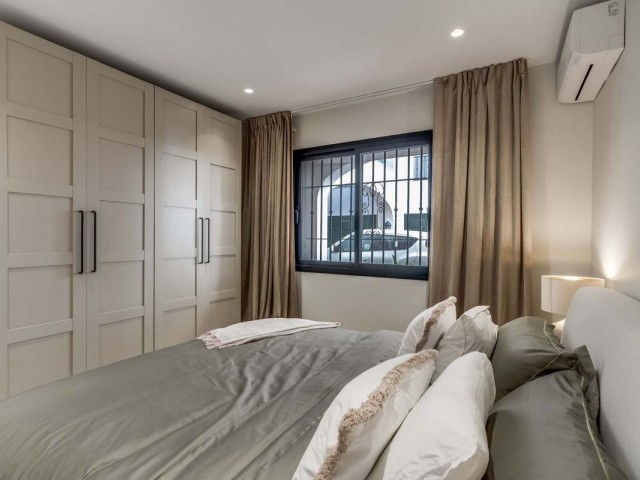 Apartamento con 3 Dormitorios  en Benahavís