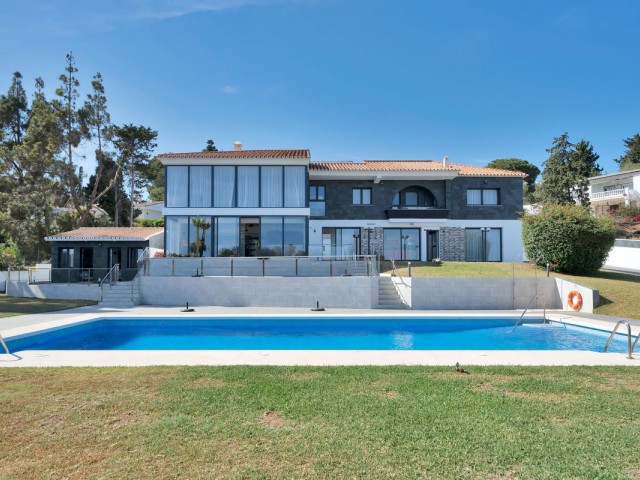 16 Soveroms Villa i El Chaparral