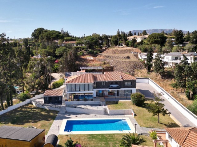 16 Soveroms Villa i El Chaparral