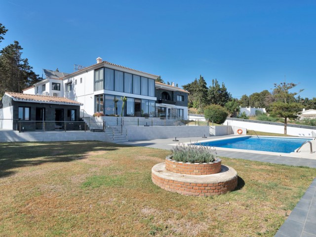 16 Soveroms Villa i El Chaparral