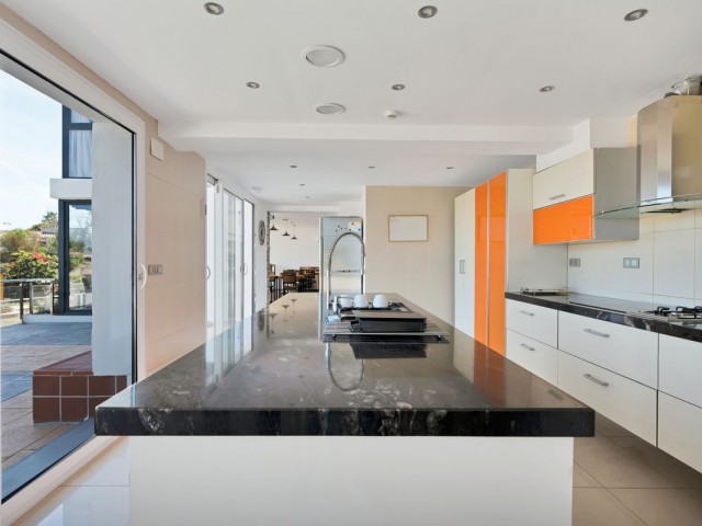 16 Schlafzimmer Villa in El Chaparral