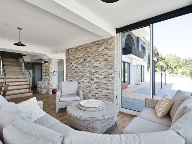 Villa avec 16 Chambres  à El Chaparral