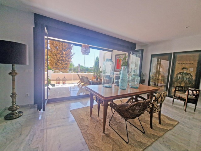 Adosado con 4 Dormitorios  en Calahonda