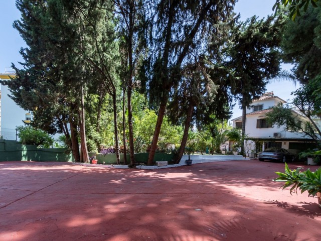 4 Bedrooms Villa in Marbella