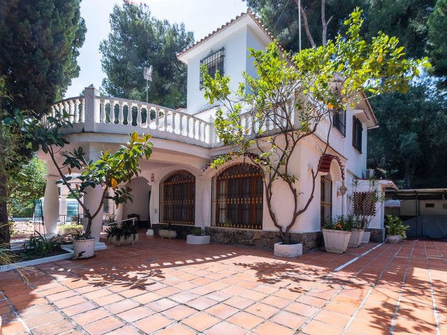 4 Bedrooms Villa in Marbella