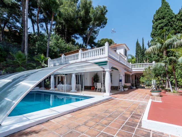 4 Bedrooms Villa in Marbella