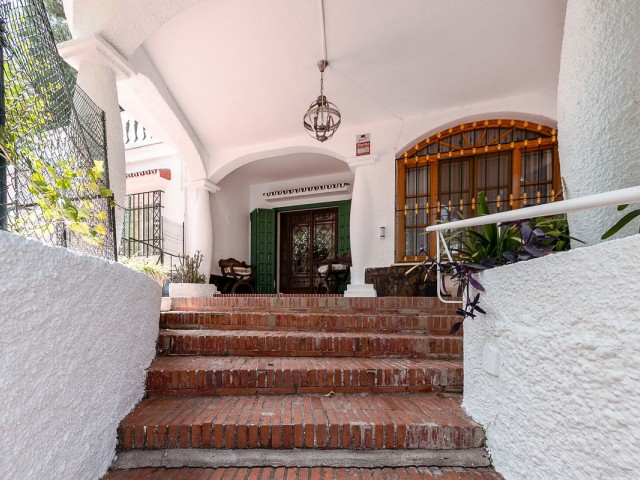 4 Bedrooms Villa in Marbella