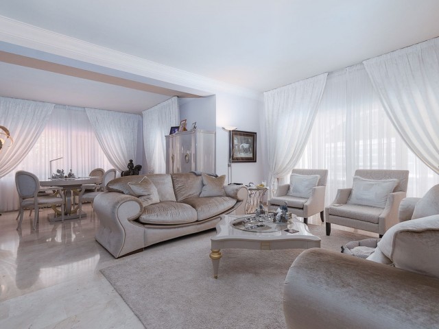 4 Bedrooms Villa in Marbella