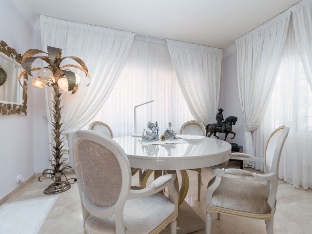 4 Bedrooms Villa in Marbella