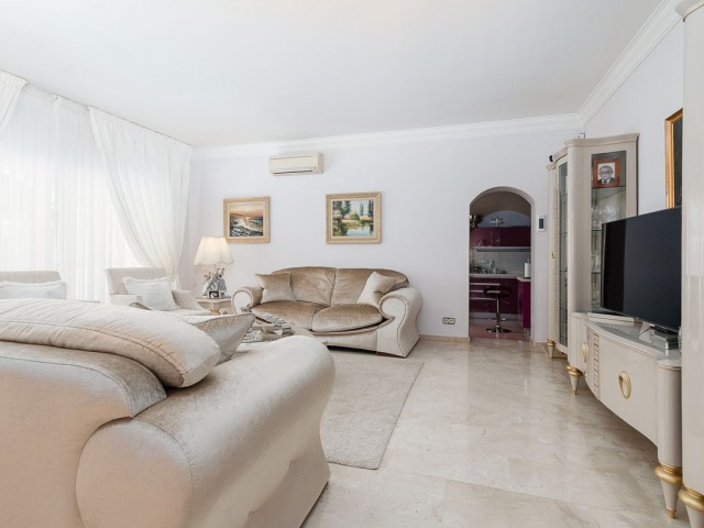 4 Bedrooms Villa in Marbella