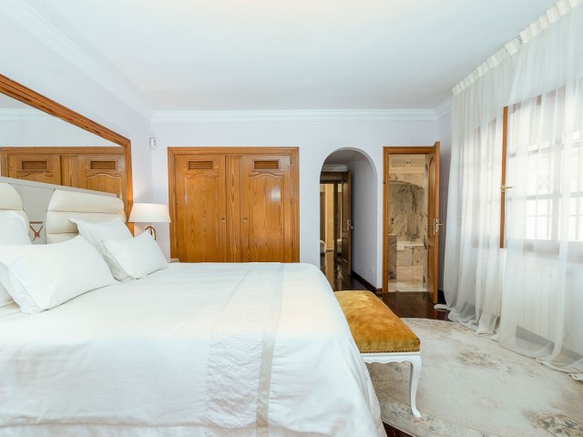 4 Bedrooms Villa in Marbella