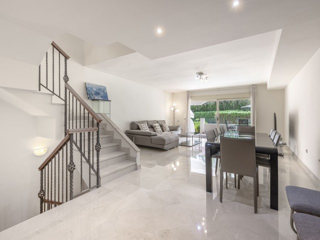 4 Bedrooms Townhouse in Nueva Andalucía