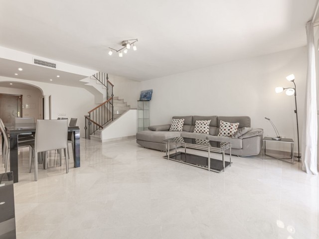 4 Bedrooms Townhouse in Nueva Andalucía