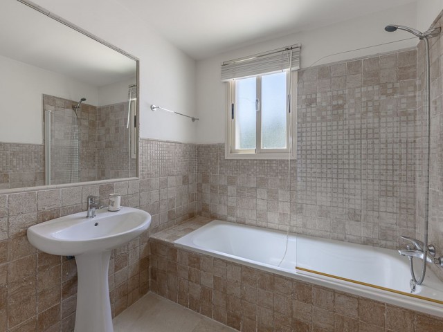 4 Bedrooms Townhouse in Nueva Andalucía