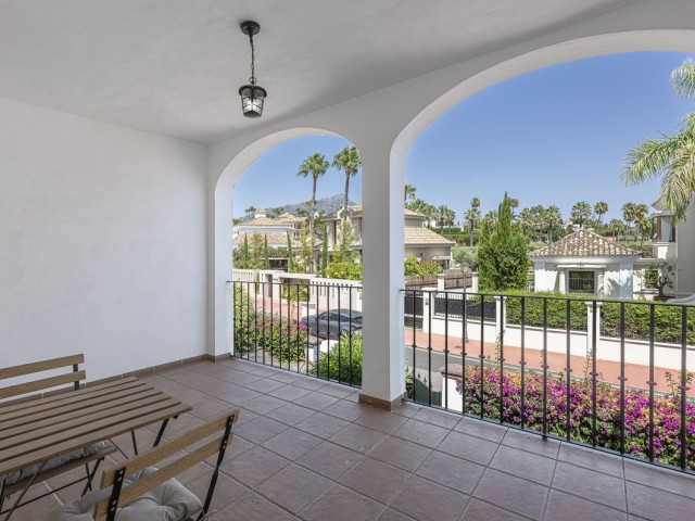 4 Bedrooms Townhouse in Nueva Andalucía