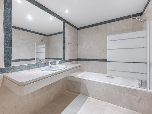 4 Bedrooms Townhouse in Nueva Andalucía