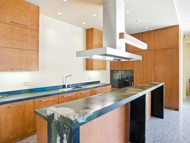 5 Bedrooms Villa in Elviria