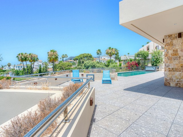 5 Bedrooms Villa in Elviria
