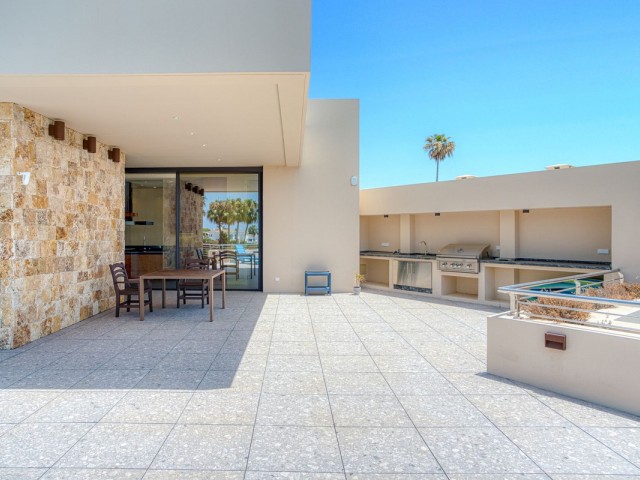 5 Bedrooms Villa in Elviria