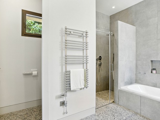 5 Bedrooms Villa in Elviria